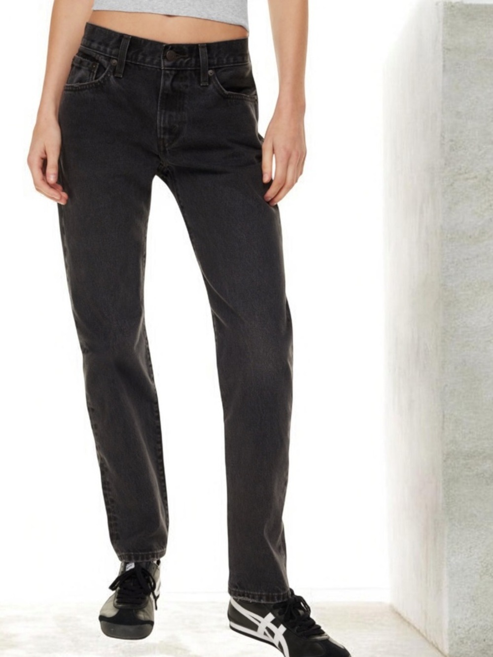Levi's Women's Black Skinny Jeans 16.5 inches waist inseam 28” distress in seat